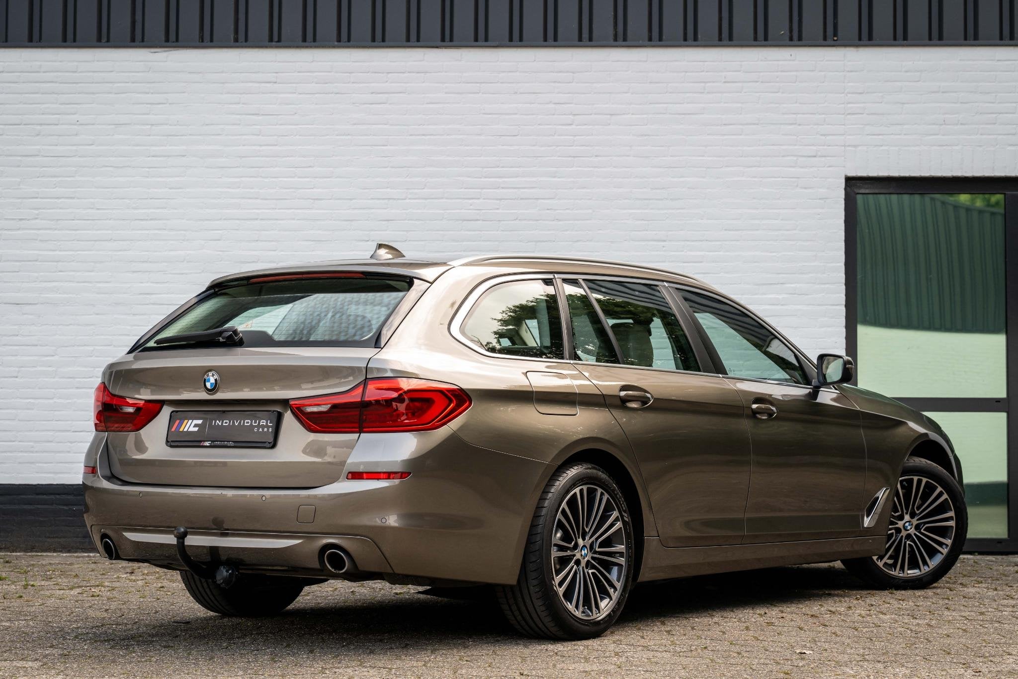 BMW 5-serie Touring 520i Executive Leder Trekhaak LED Orig N, Auto's, Automaat, Achterwielaandrijving, Gebruikt, 4 cilinders