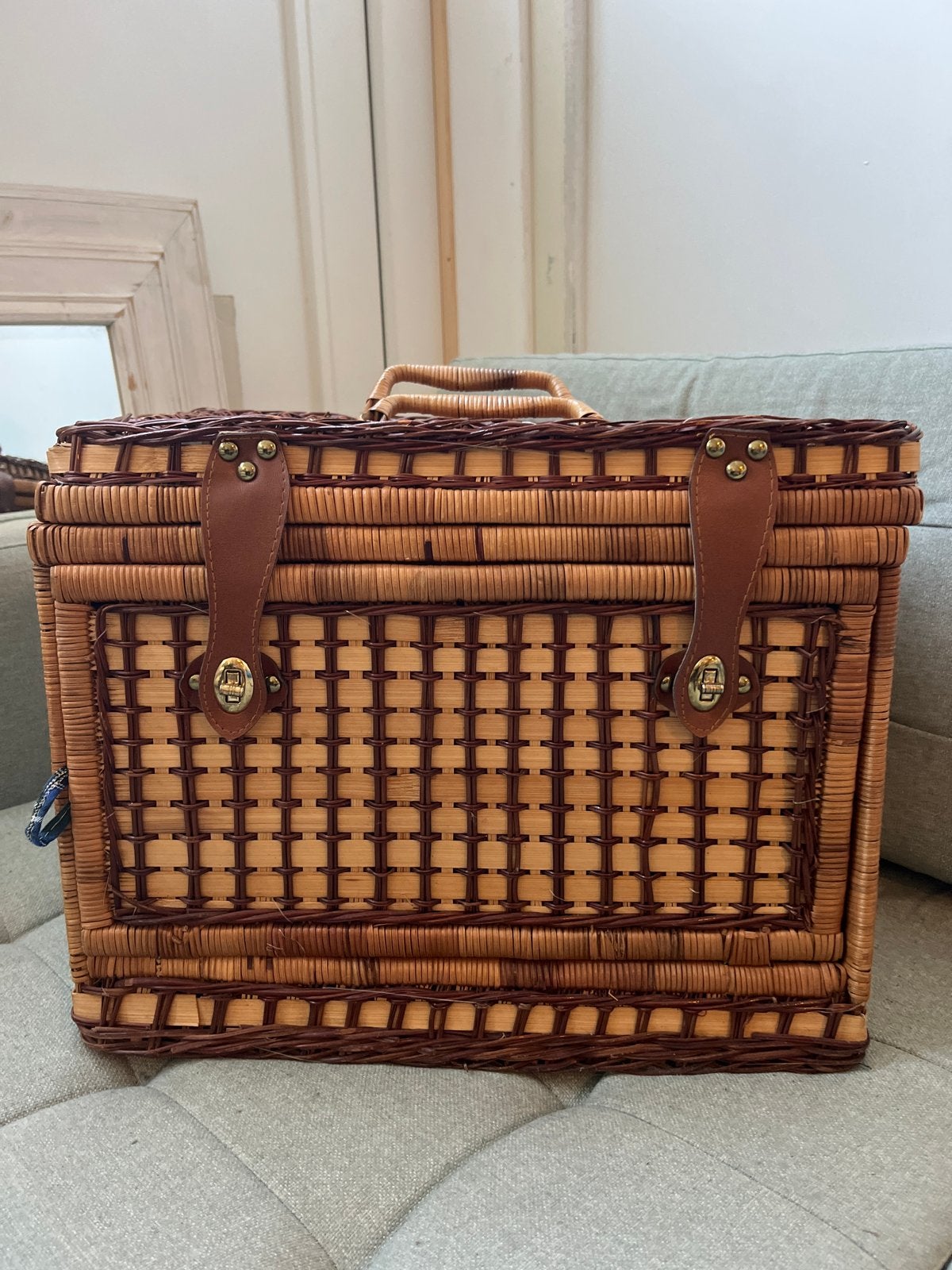 Picknickmand met bestek voor 4 personen (1 mes ontbreekt), Ophalen, Gebruikt