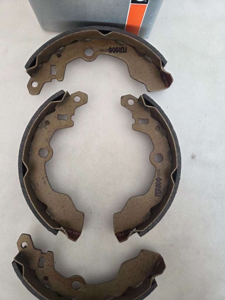 Set Remschoenen Mitsubishi Galant Subaru Justy Suzuki Alto, Niet ingevuld, Niet ingevuld, Ophalen of Verzenden, Niet ingevuld