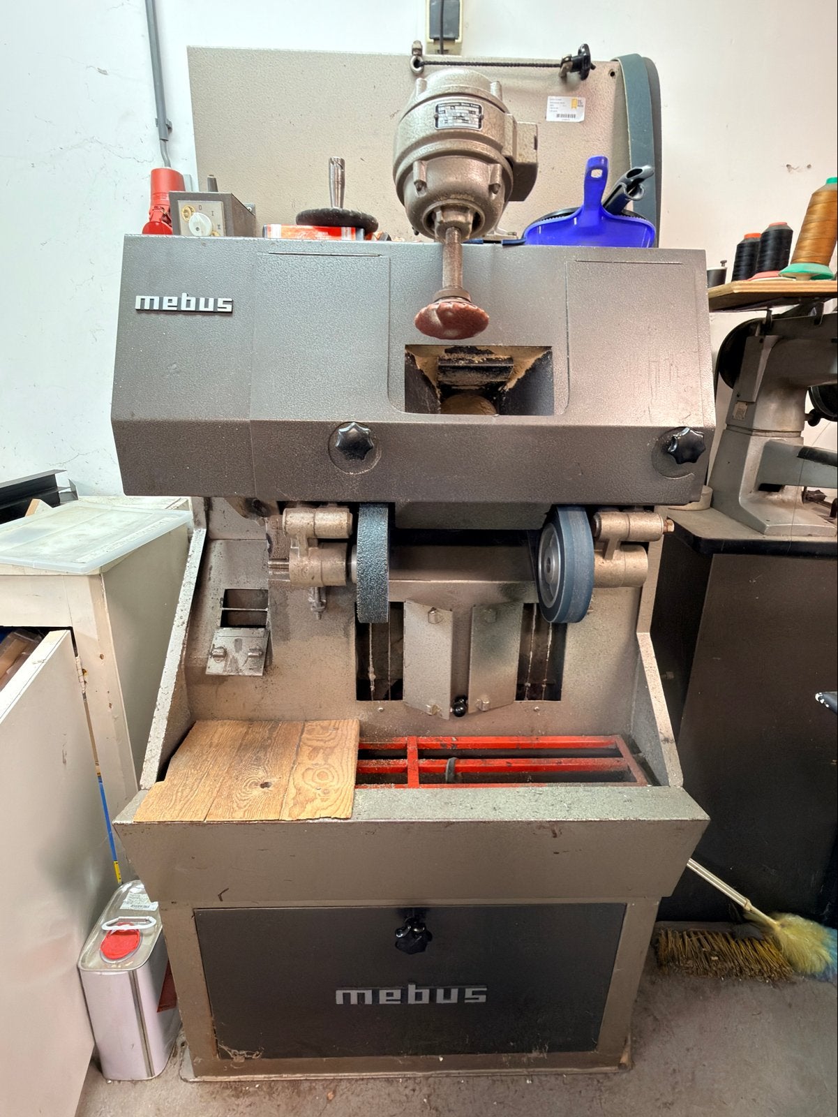 Podologie schoenmakerij schuurmachine met pers compressie., Ophalen