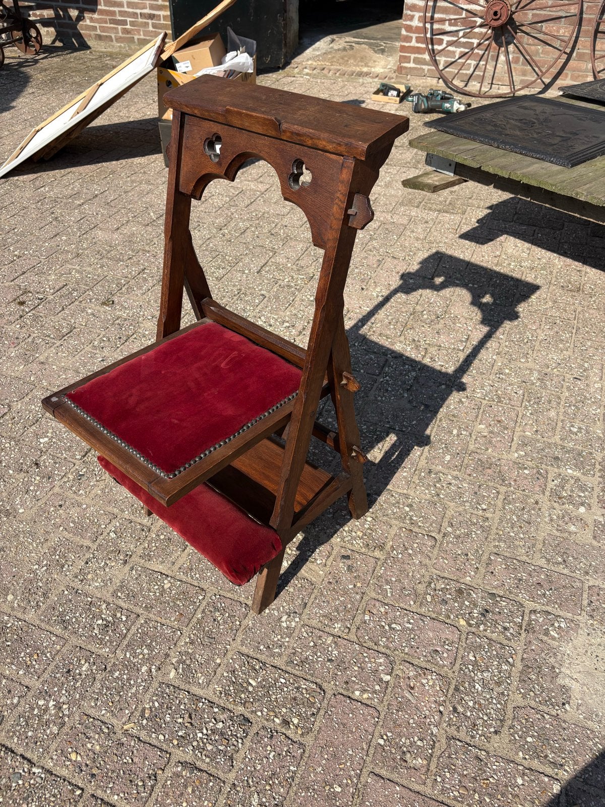 Antieke bidstoel met rood fluwelen kussen, Antiek en Kunst, Ophalen