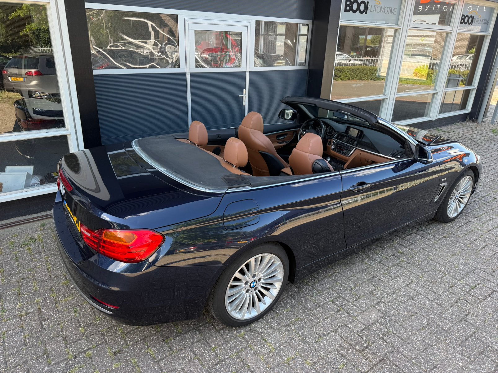 BMW 4-Serie 2.0 420I Cabrio AUT Leder Clima navi Trekhaak, Auto's, Achterwielaandrijving, Cabriolet, Xenon verlichting, 93 €/maand
