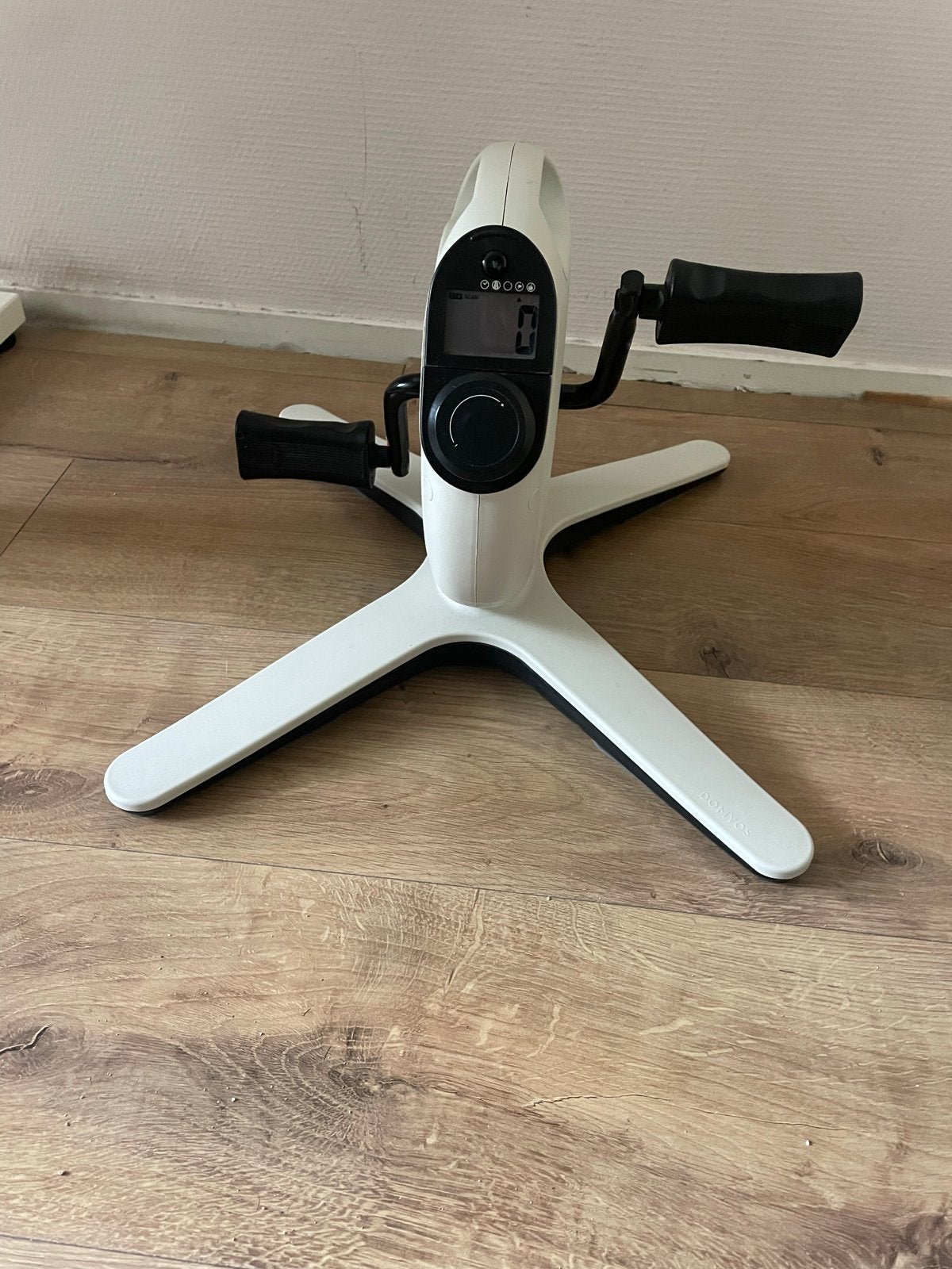 Domyos Mini Bike 100 - anti slip Compacte Hometrainer, Sport en Fitness, Fitnessapparatuur, Ophalen, Kunststof, Armen, Zo goed als nieuw