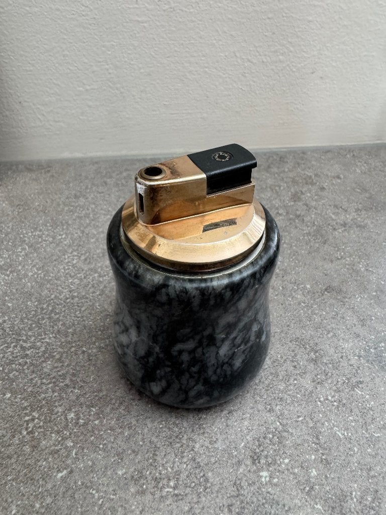 Tafelaansteker Kostar zwart grijs marmeren, Verzamelen, Ophalen of Verzenden, Gebruikt, Aansteker