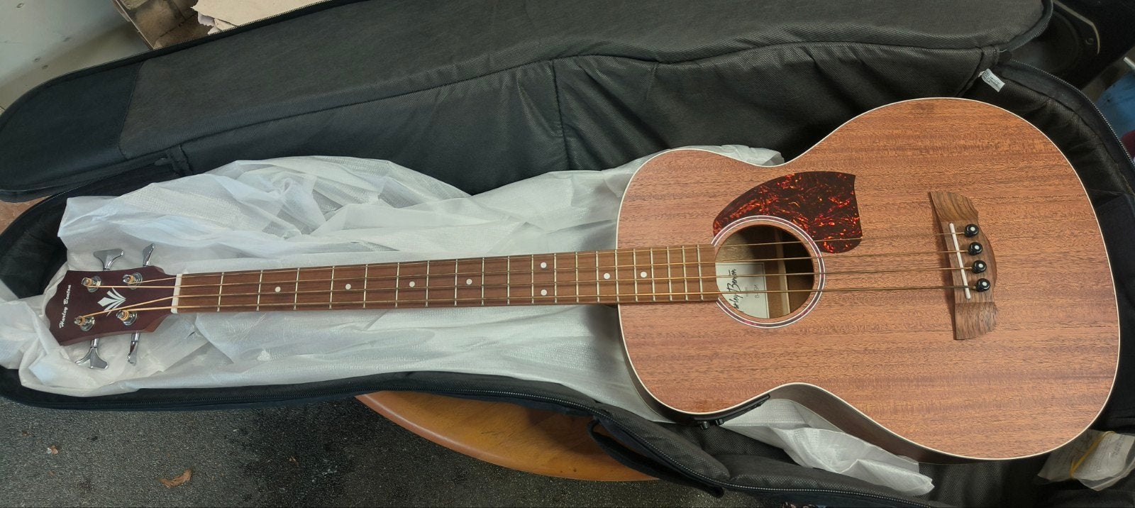 Harley Benton B-25M akoestische basgitaar + tas nieuwstaat, Ophalen, Nieuw, Overige typen, Met koffer