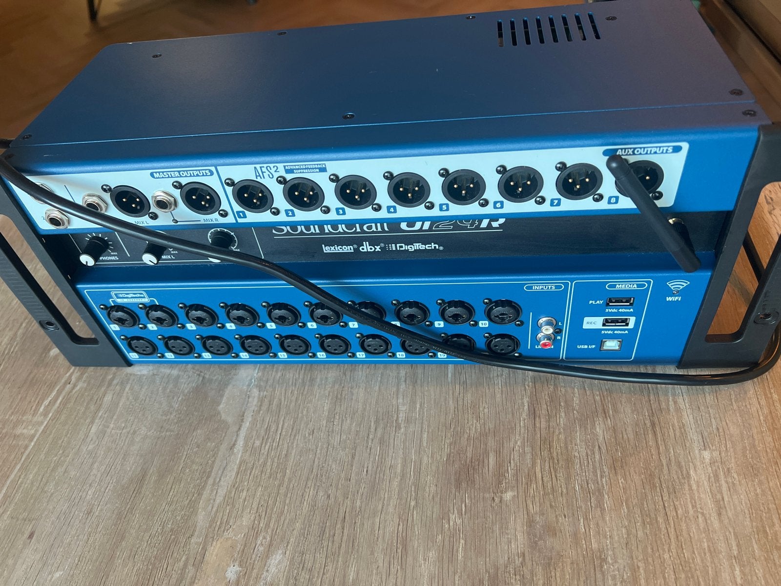 Soundcraft Ui24R Digitale Mixer, Ophalen of Verzenden, Zo goed als nieuw, 20 kanalen of meer, Microfooningang