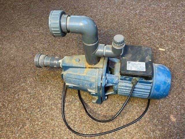 Krachtige grondwaterpomp, Ophalen, Gebruikt, Elektrisch, Bronpomp