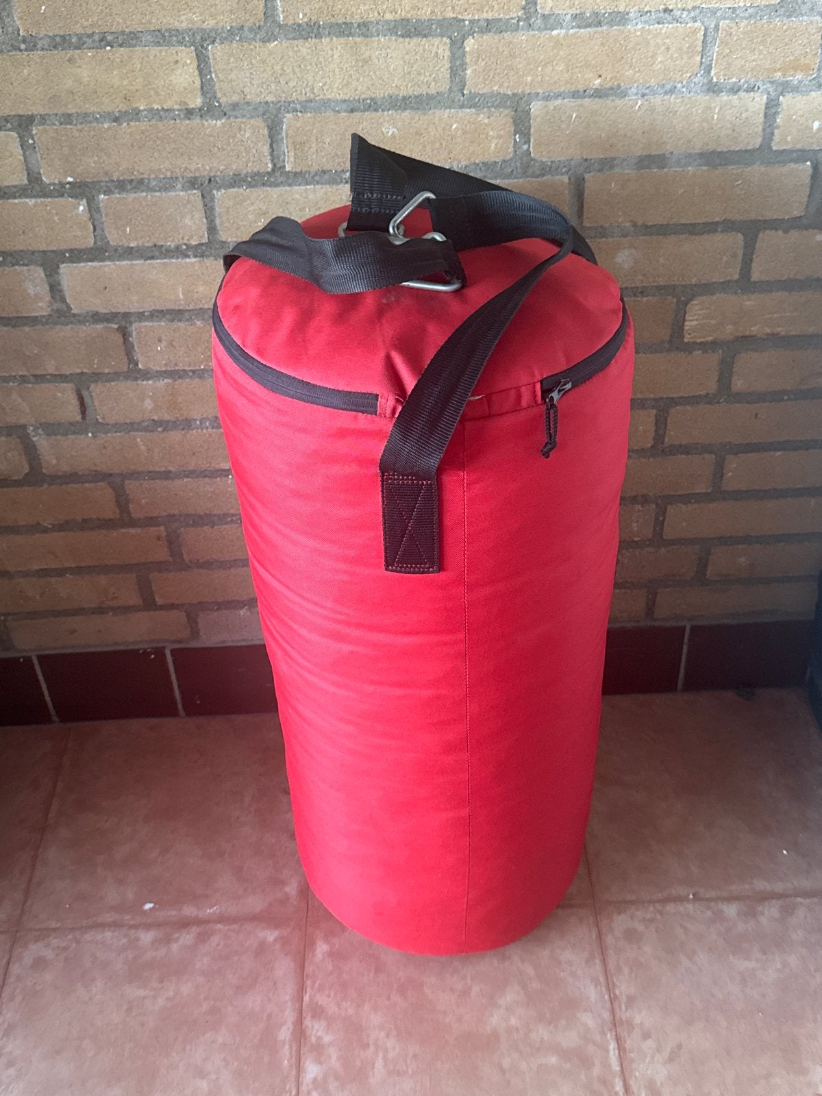 Outshock Boksbal 100 - Rood, Ophalen, Zo goed als nieuw, Overige, Vechtsportmateriaal
