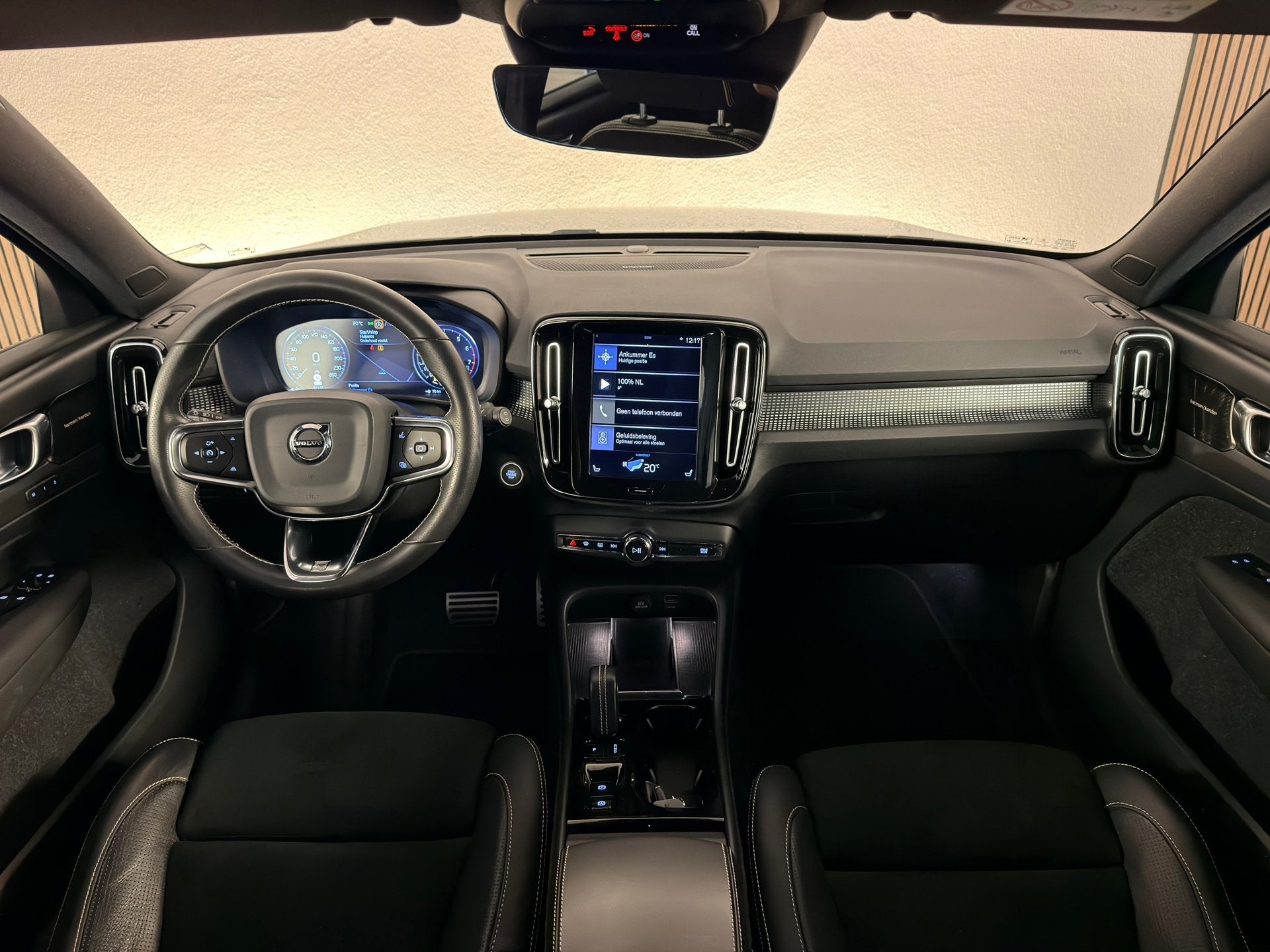 Volvo XC40 1.5 T3 R-Design H&K, Memory Seat, Trekhaak, Auto's, Dealer onderhouden, Gebruikt, 163 pk, Bedrijf