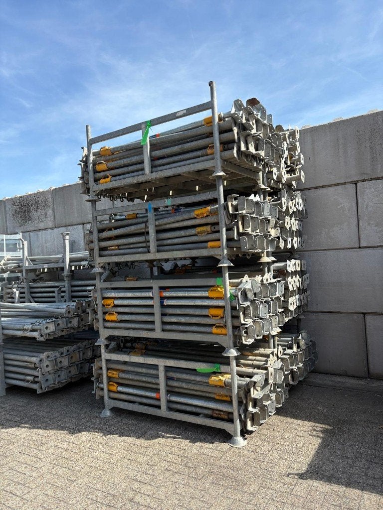 Schroefstempels 180/300 cm - ZGAN / Gebruikt - 500 stuks, Ophalen, Gebruikt, Overige typen, 2 tot 5 meter