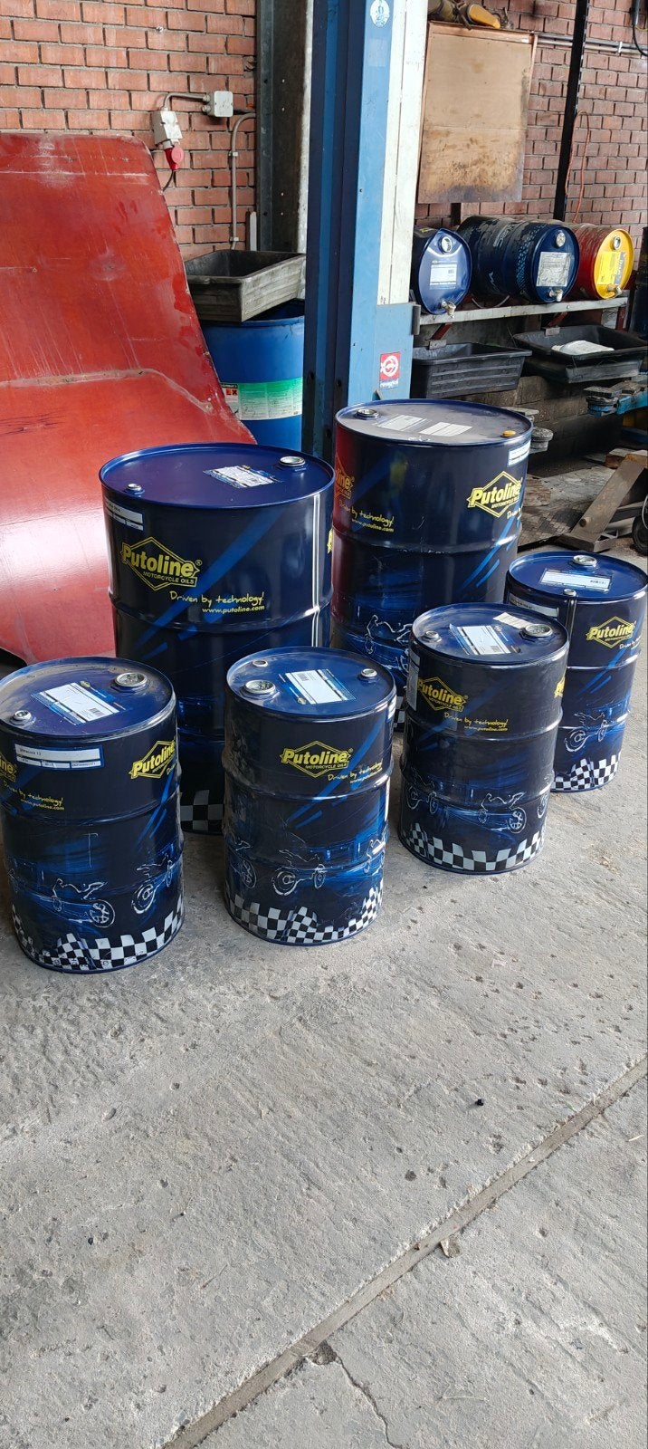 Set lege olievaten 60 en 200 liter Putoline, Ophalen
