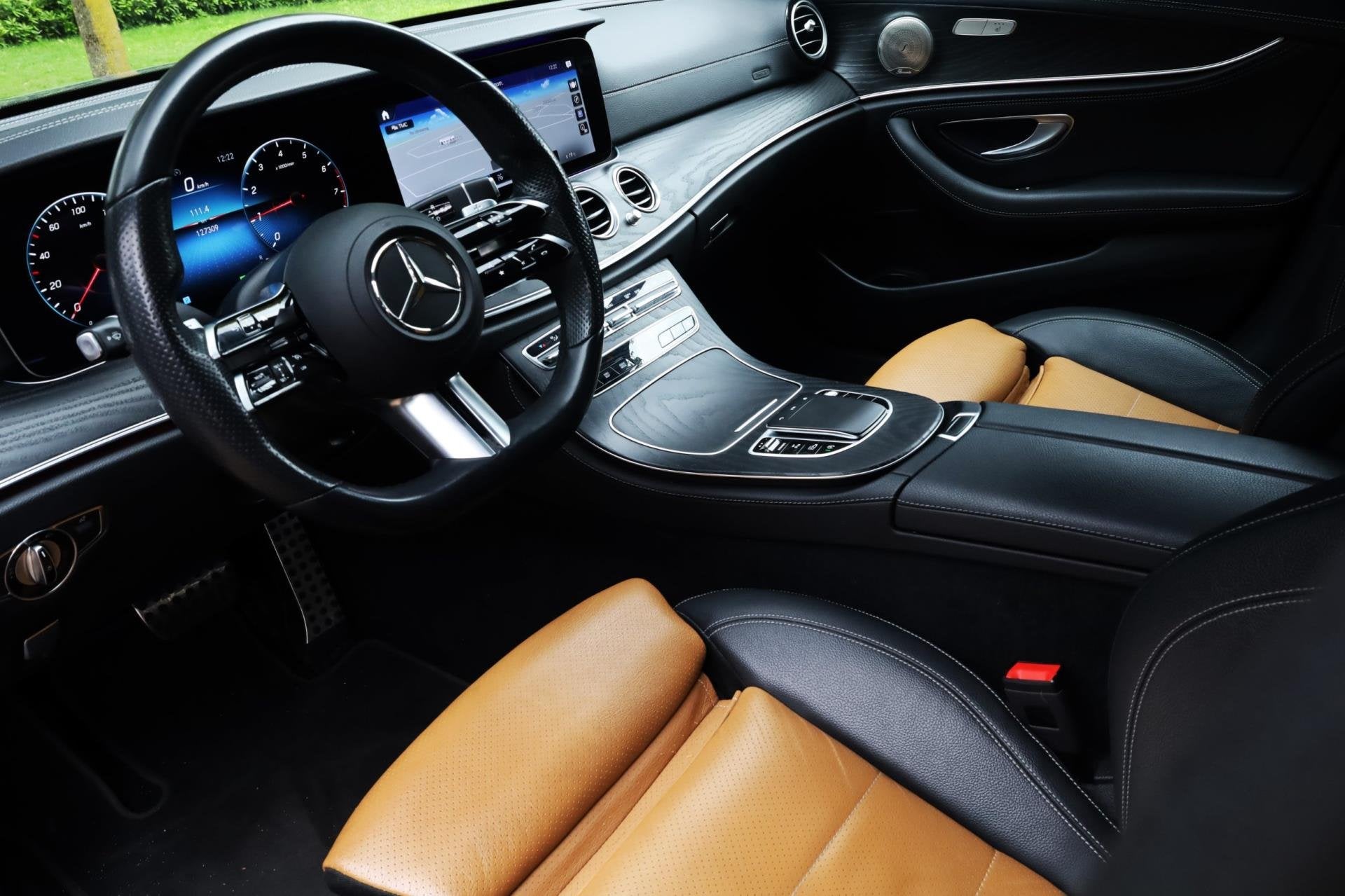 Mercedes-Benz E-klasse 200 Business Solution AMG Aut. | 63-A, Auto's, Mercedes-Benz, Automaat, Achterwielaandrijving, Gebruikt