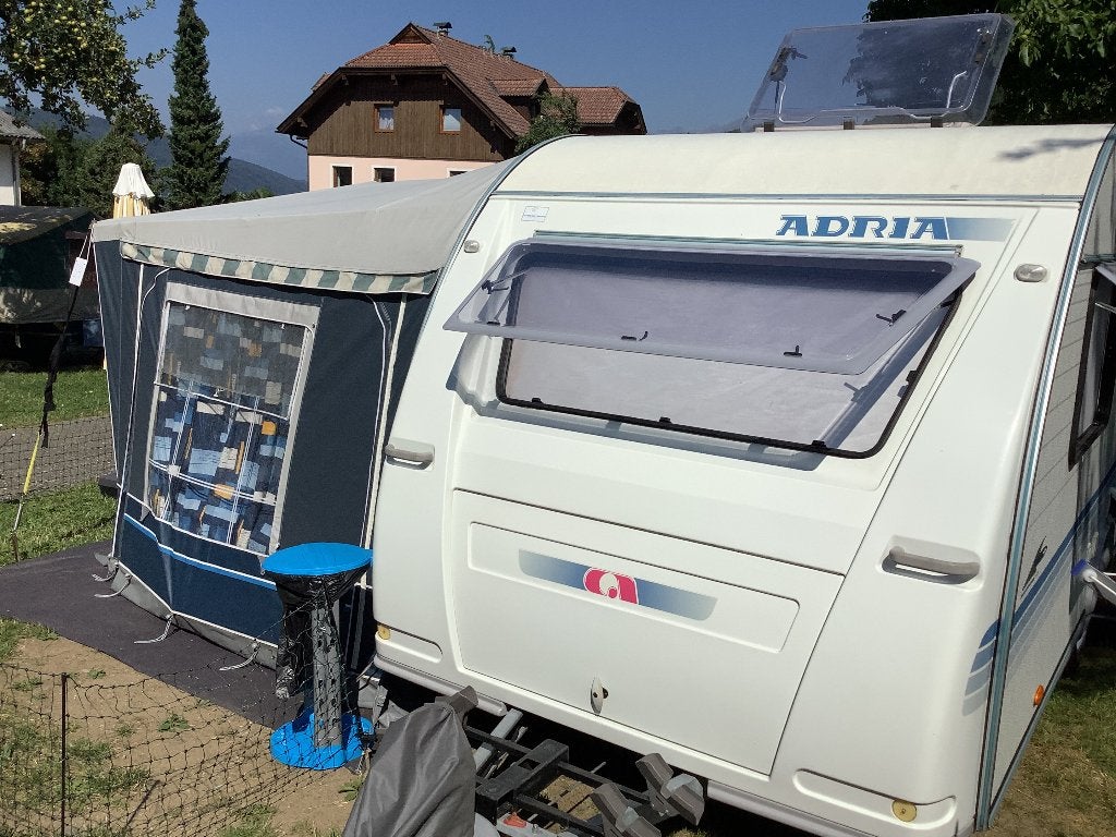 Complete fijne Adria caravan, Omvormbare zithoek, Schokbreker, Treinzit, 750 - 1000 kg