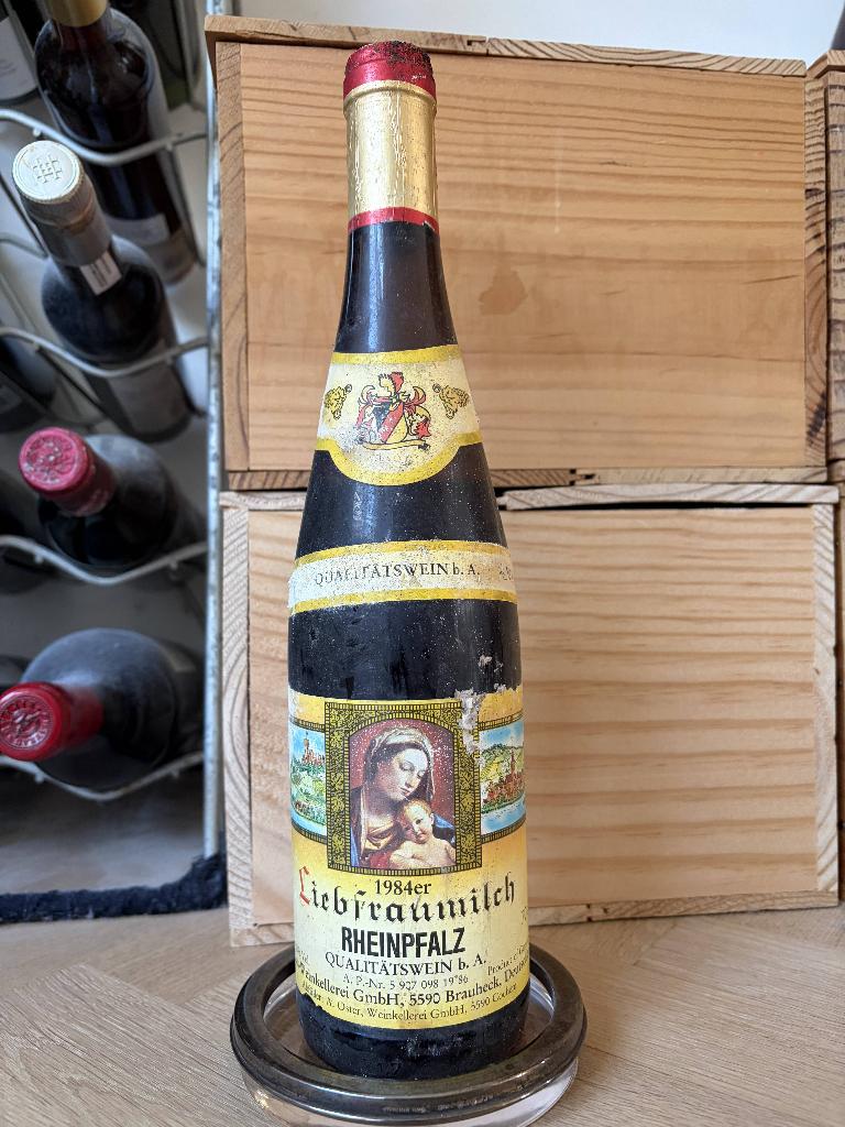 Wijnkelder-erfstuk Liebfraumilch uit 1984, Gebruikt, Overige gebieden, Ophalen of Verzenden, Witte wijn