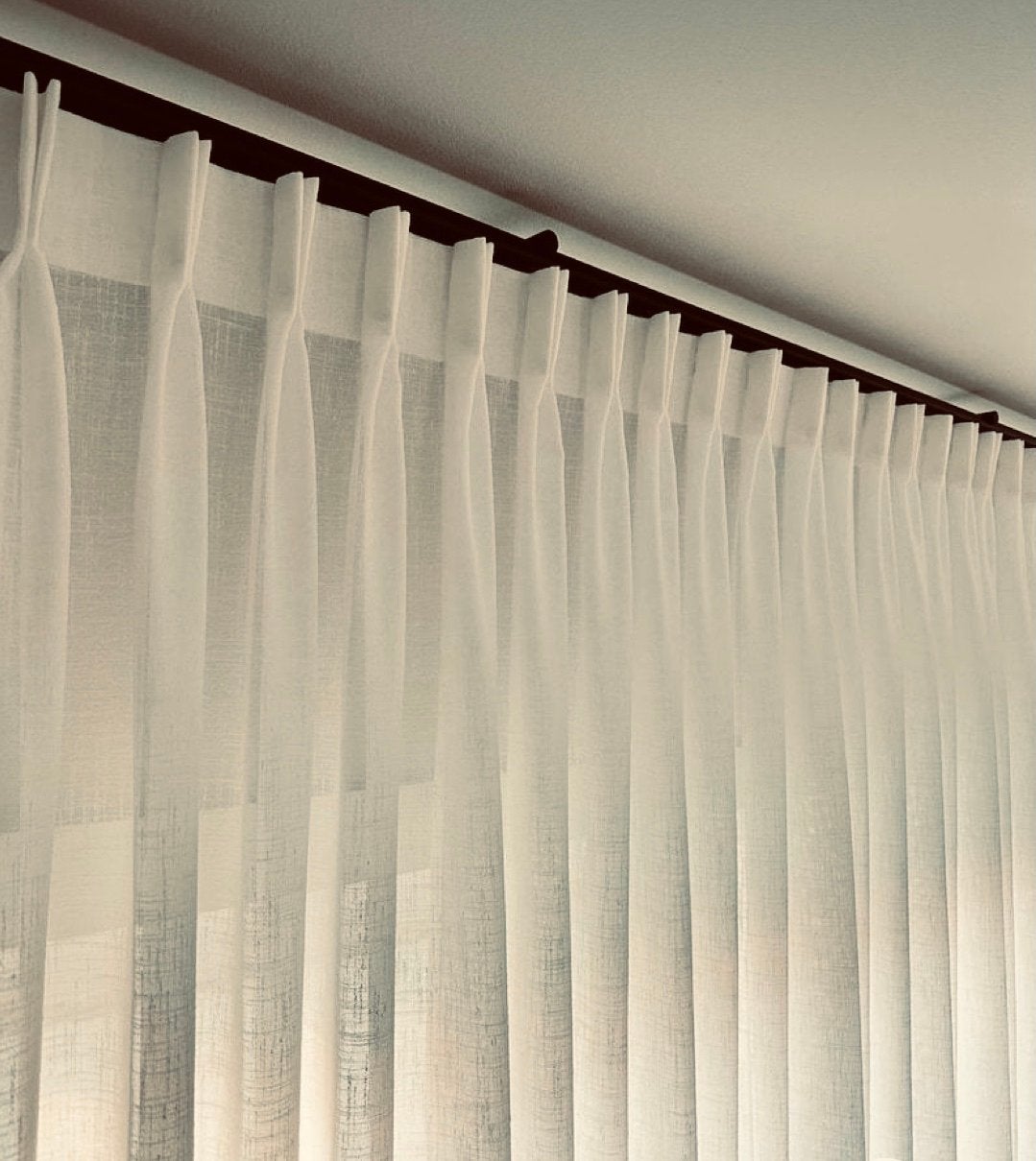 SCHITTERENDE OFF WHITE INBETWEEN VITRAGES GORDIJNEN., Ophalen, Wit, 255 cm, 315 cm
