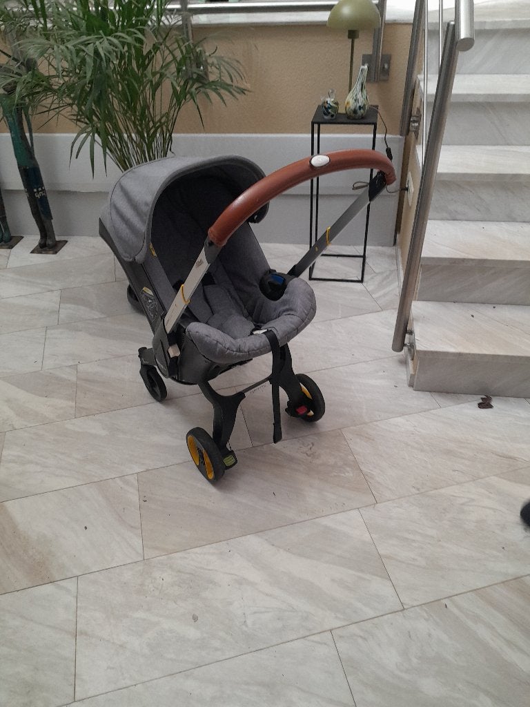 Doona autostoel en kinderwagen in één, Kinderen en Baby's, Buggy's, Ophalen of Verzenden, Zo goed als nieuw, Overige merken, Zonnekap