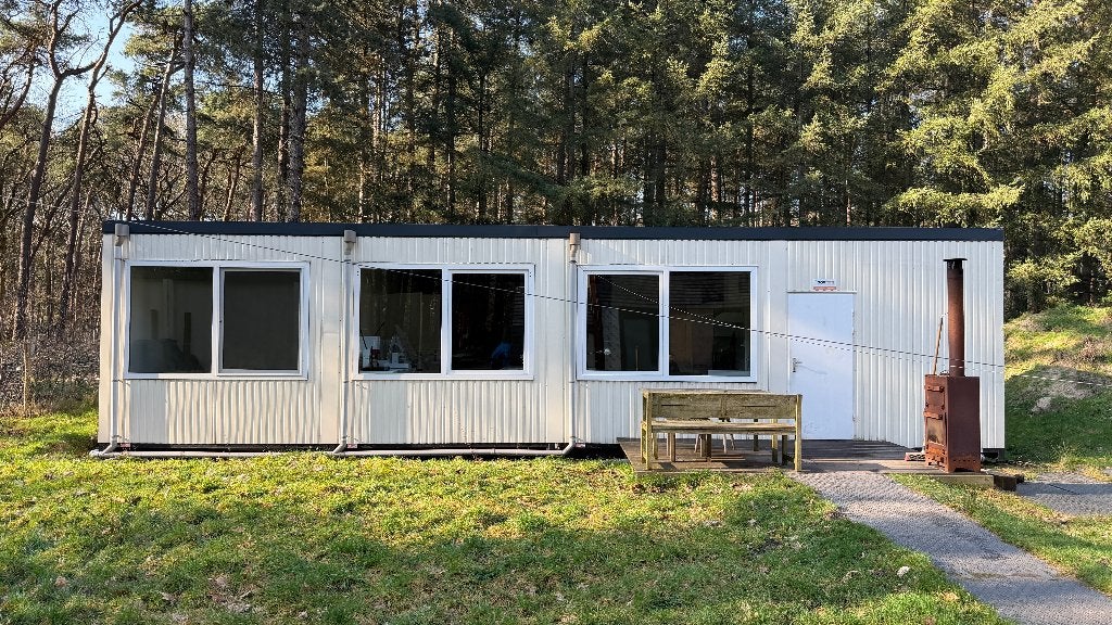 Ruime, nette woonunit + extra materiaalschuur totaal 114 m², Ophalen