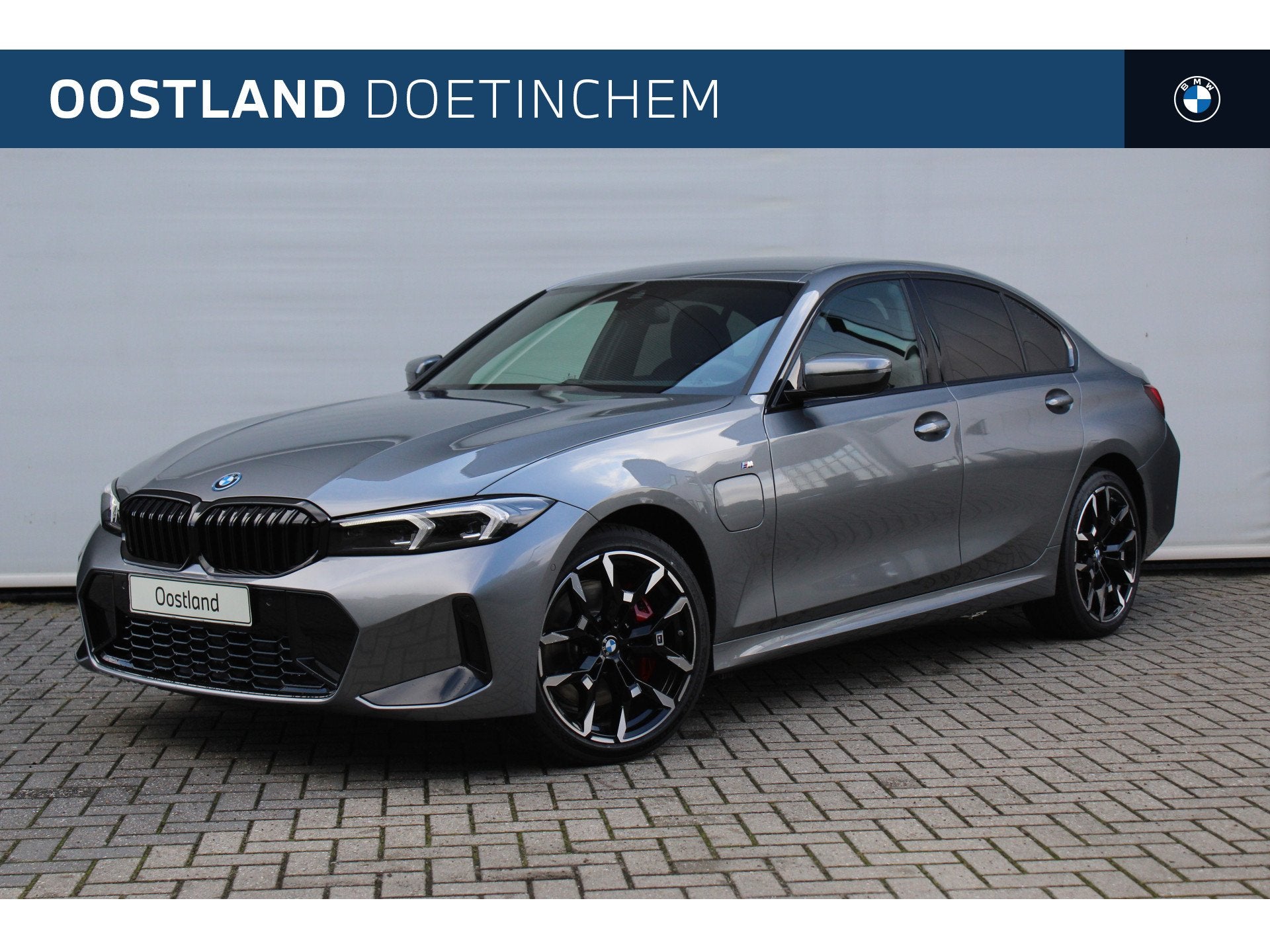 BMW 3 Serie 330e M Sport Automaat / Sportstoelen / Achteruit