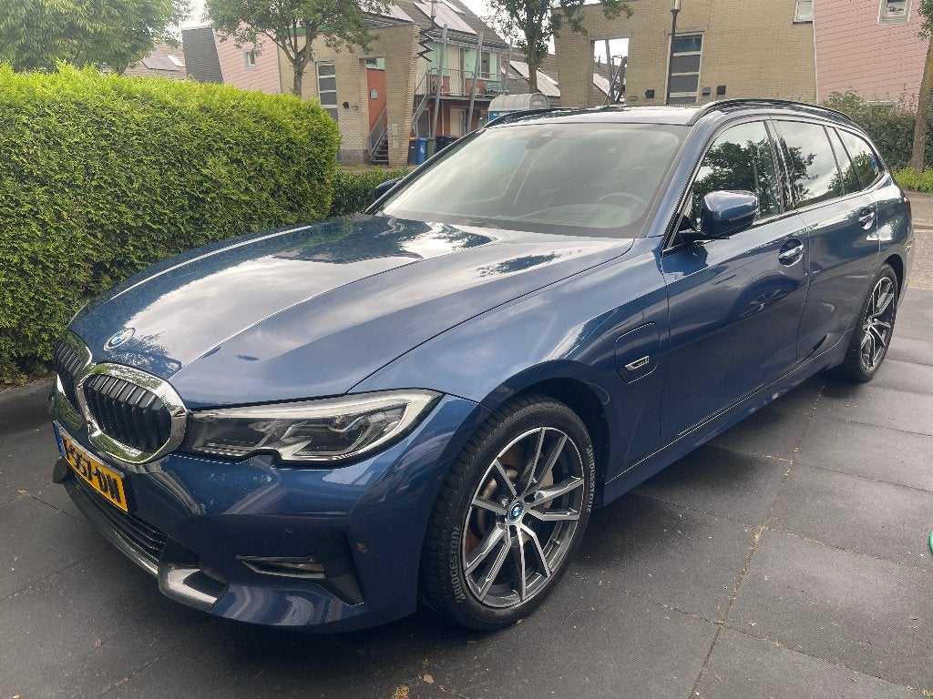 BMW 3-Serie 330e 292pk Aut 2022 Blauw, Auto's, BMW, Automaat, 1998 cc, Achterwielaandrijving, Zwart