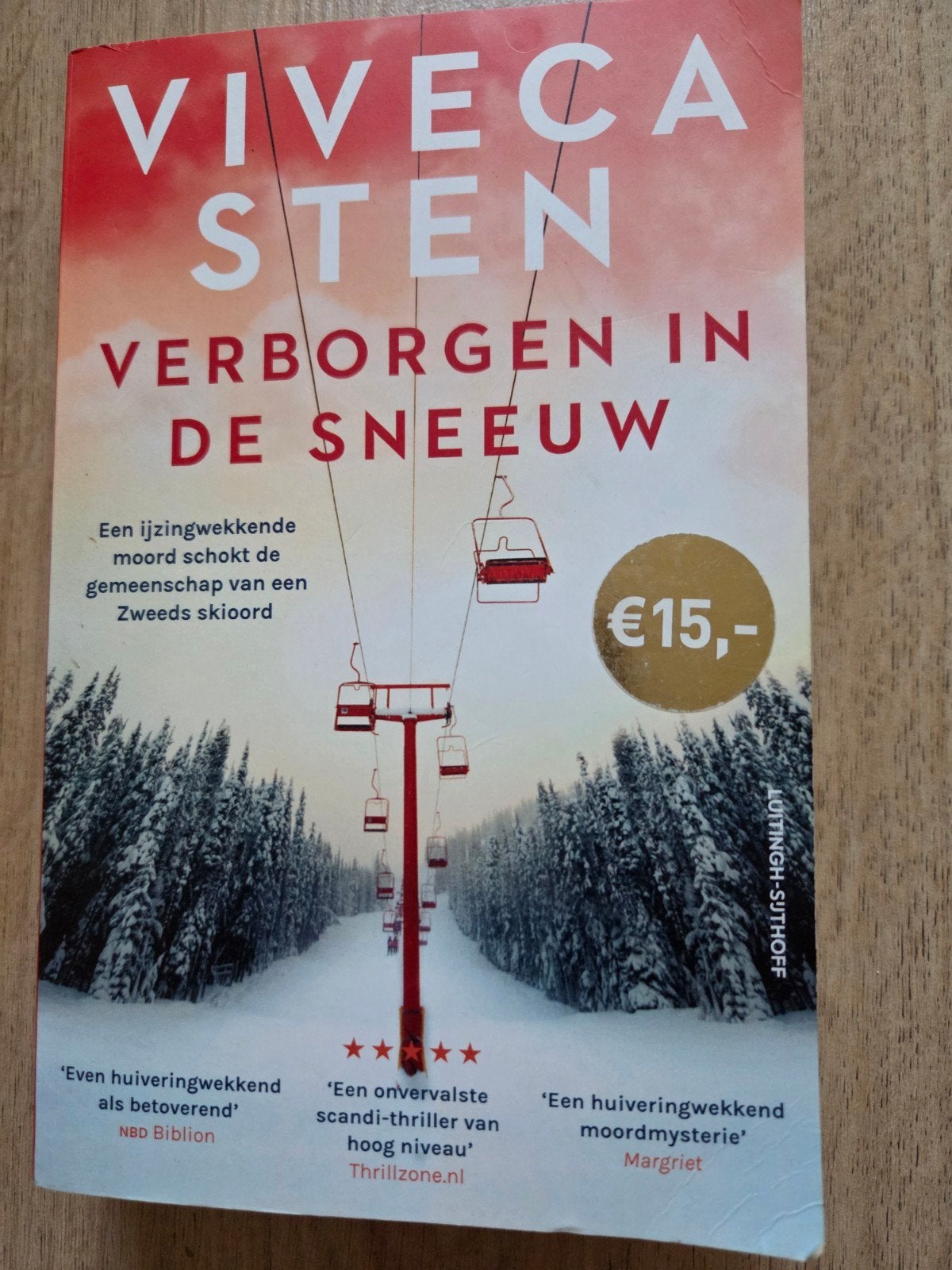 Viveca Sten - Verborgen in de sneeuw (Scandi-thriller), Boeken, Gelezen, Viveca Sten, Scandinavië, Ophalen of Verzenden