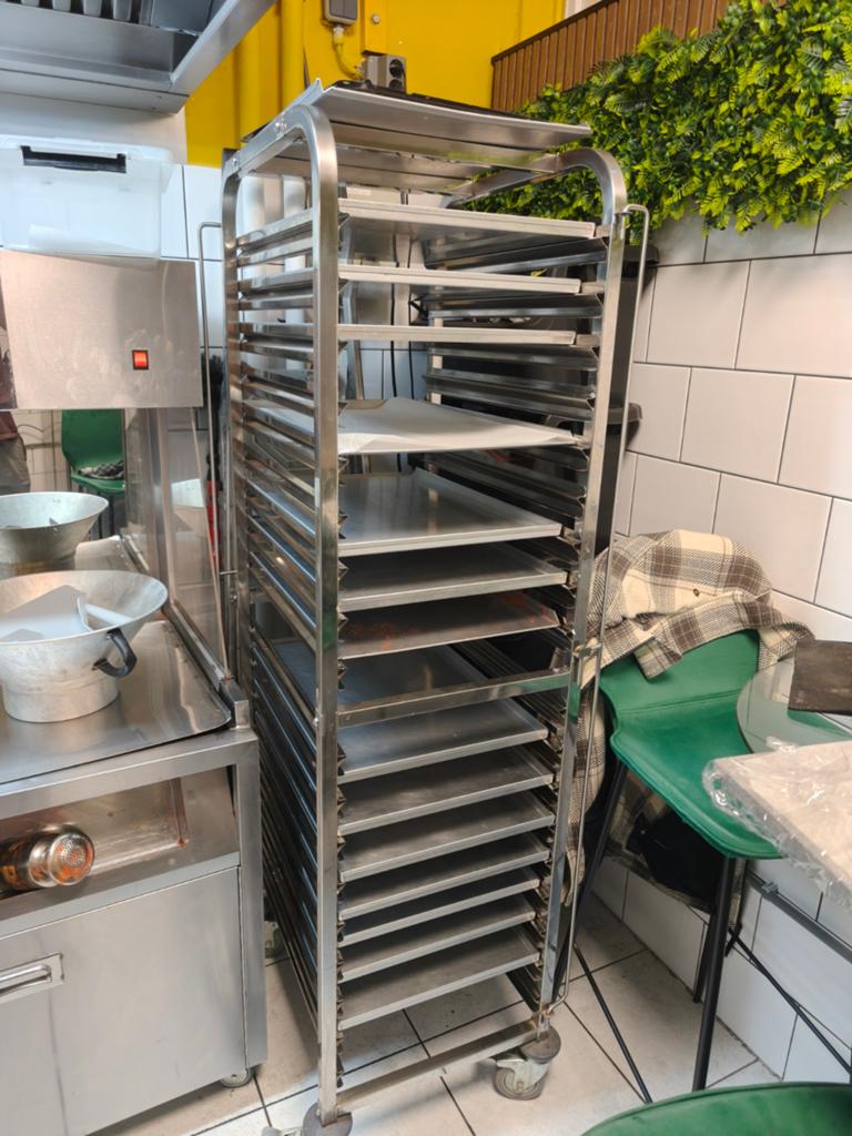 RVS Regalwagen voor 60x40 bakplaten, Ophalen, Gebruikt