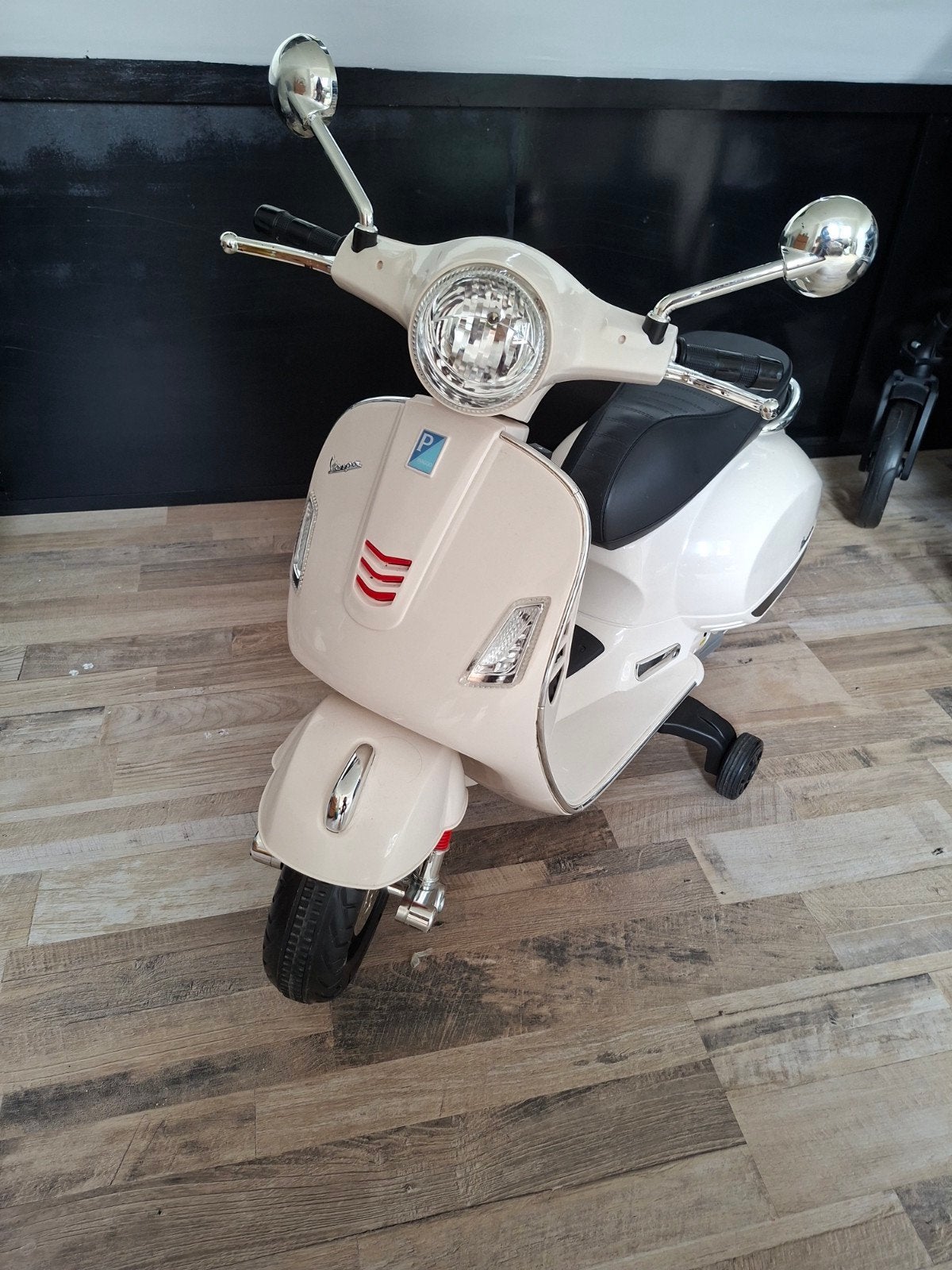 Eco Toys Vespa Elektrische Scooter Wit voor Kinderen 3-6 Jr, Kinderen en Baby's, Speelgoed | Speelgoedvoertuigen, Ophalen