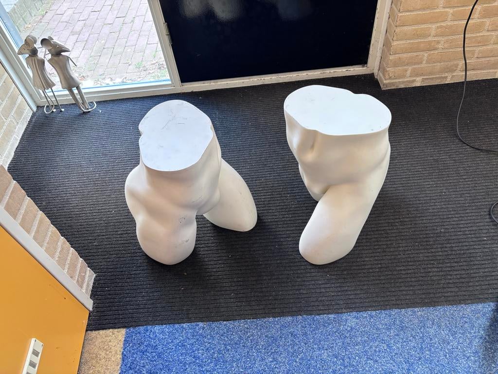 2 Kunststof billen: krukje of tafeltje, overschilderbaar, Antiek en Kunst, Ophalen