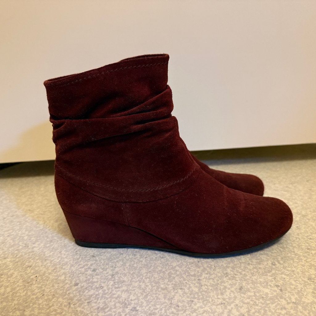 Gabor Comfort enkellaarzen wijnrood suede Maat 41, Kleding | Dames, Lage of Enkellaarzen, Gabor, Ophalen of Verzenden, Gedragen