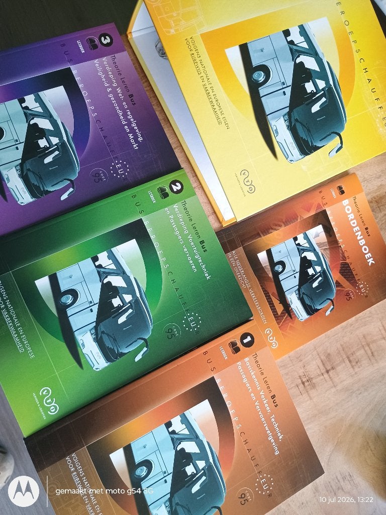 Leerboeken rijbewijs D zo goed als nieuw, Boeken, Studieboeken en Cursussen, Ophalen of Verzenden, Alpha, Zo goed als nieuw, Niet van toepassing