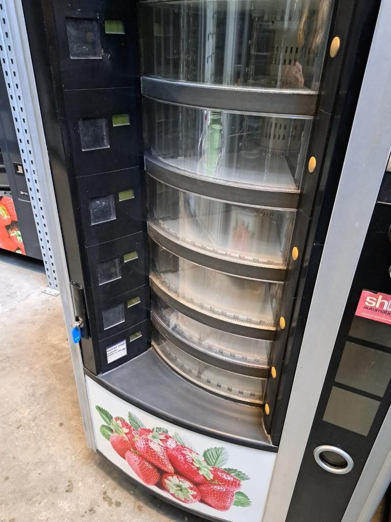 Aardbeien/ kersen automaat Necta gekoeld, Ophalen