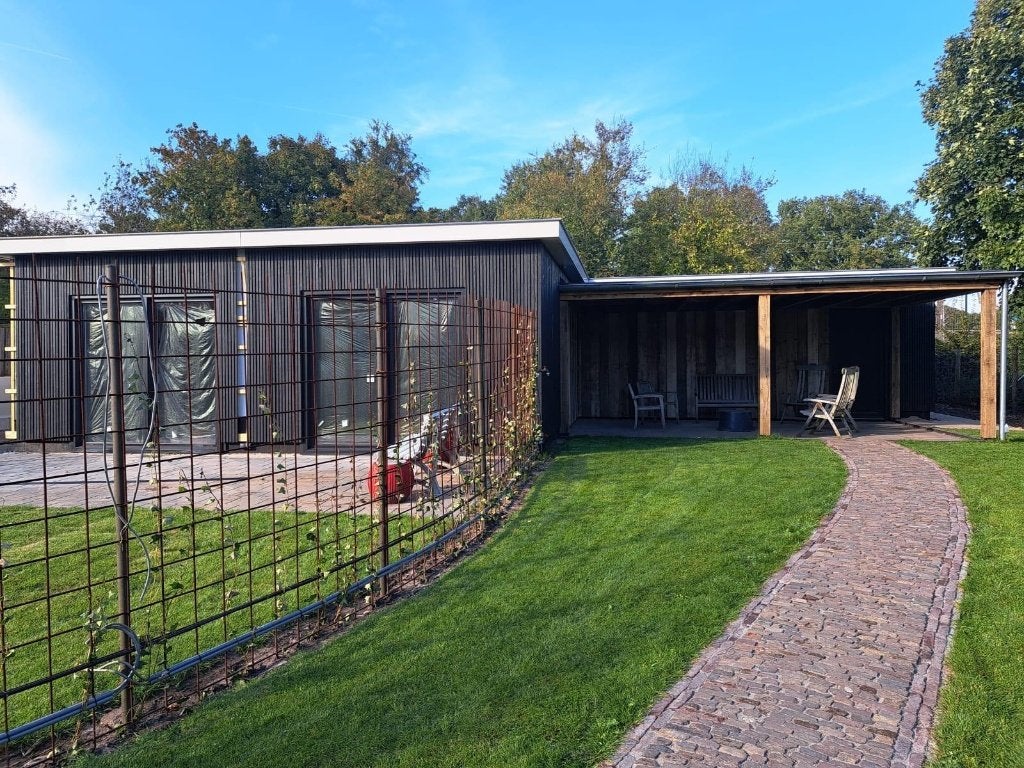Zwarte gevelbekleding ModiWood – €24,50 per plank