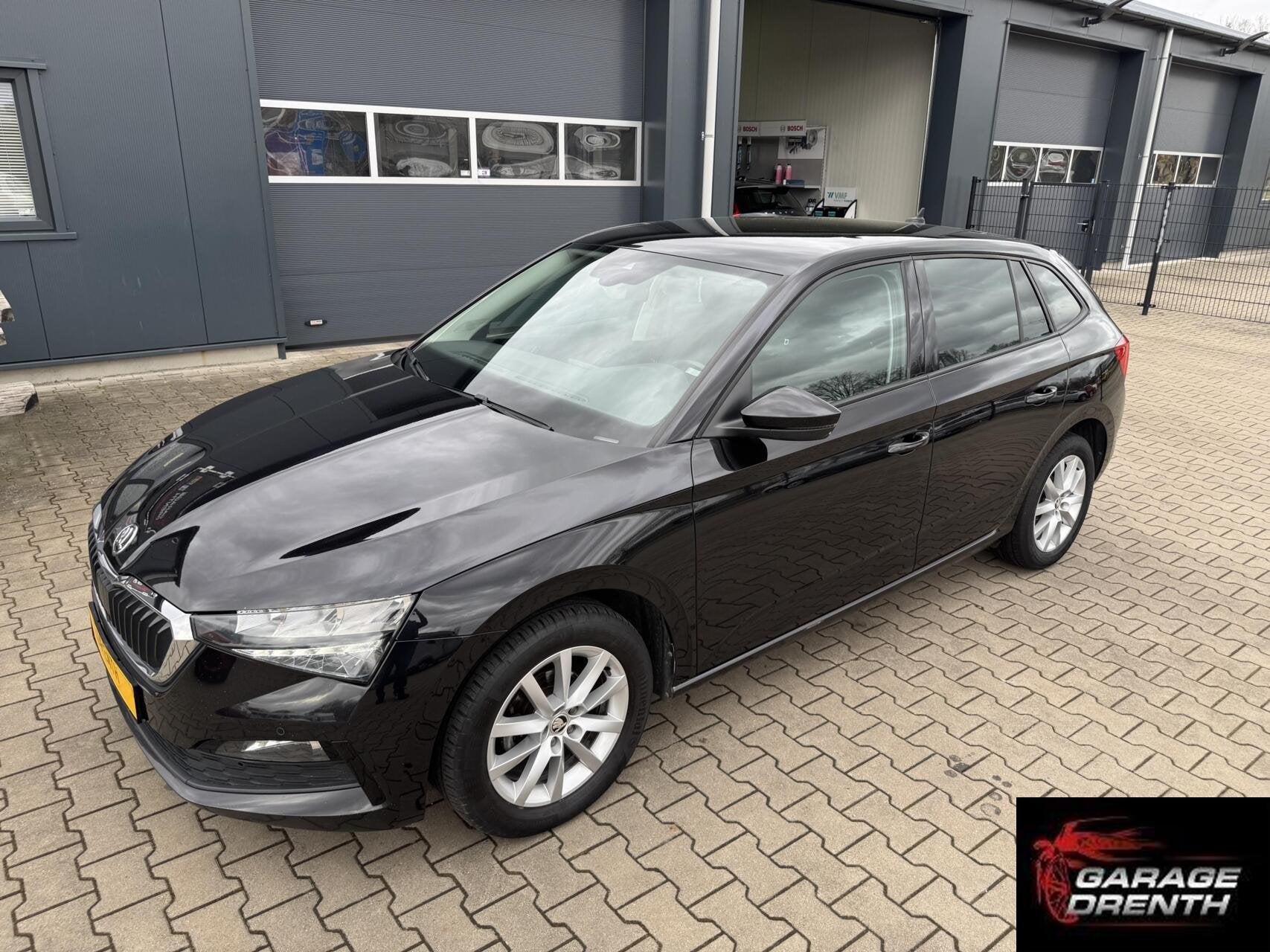 Skoda Scala 1.0 TSI Active 5 drs Apple carplay, Auto's, Voorwielaandrijving, Gebruikt, 95 pk, Met garantie (alle)