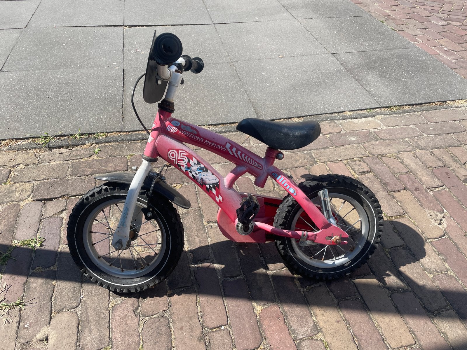 Roze kinderfiets met Cars-thema - Achterband moet vervangen, Ophalen, Gebruikt, Velgrem, Minder dan 16 inch