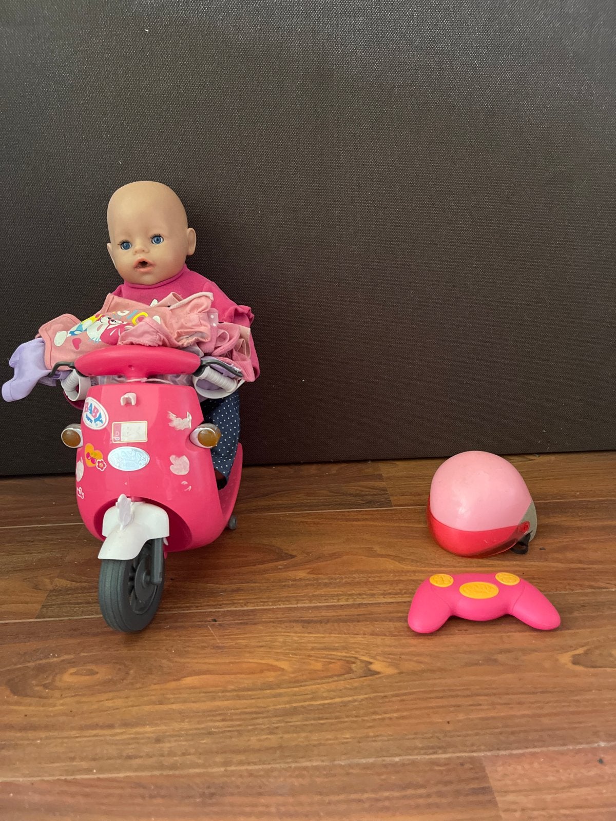 Babyborn met scooter, helm en kleding, Kinderen en Baby's, Ophalen, Gebruikt, Babypop