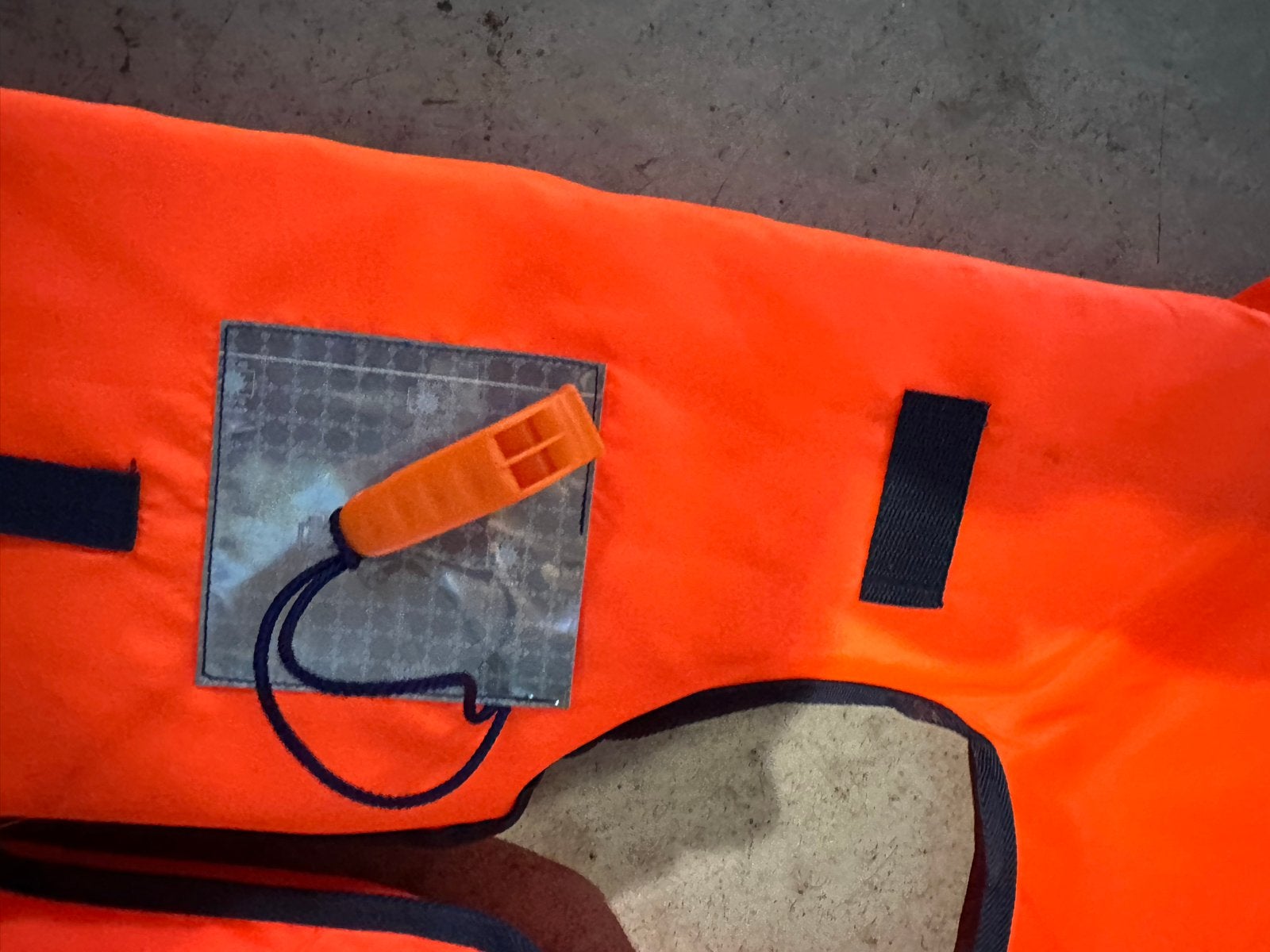 Oranje reddingsvest met fluitje, Ophalen, Nieuw