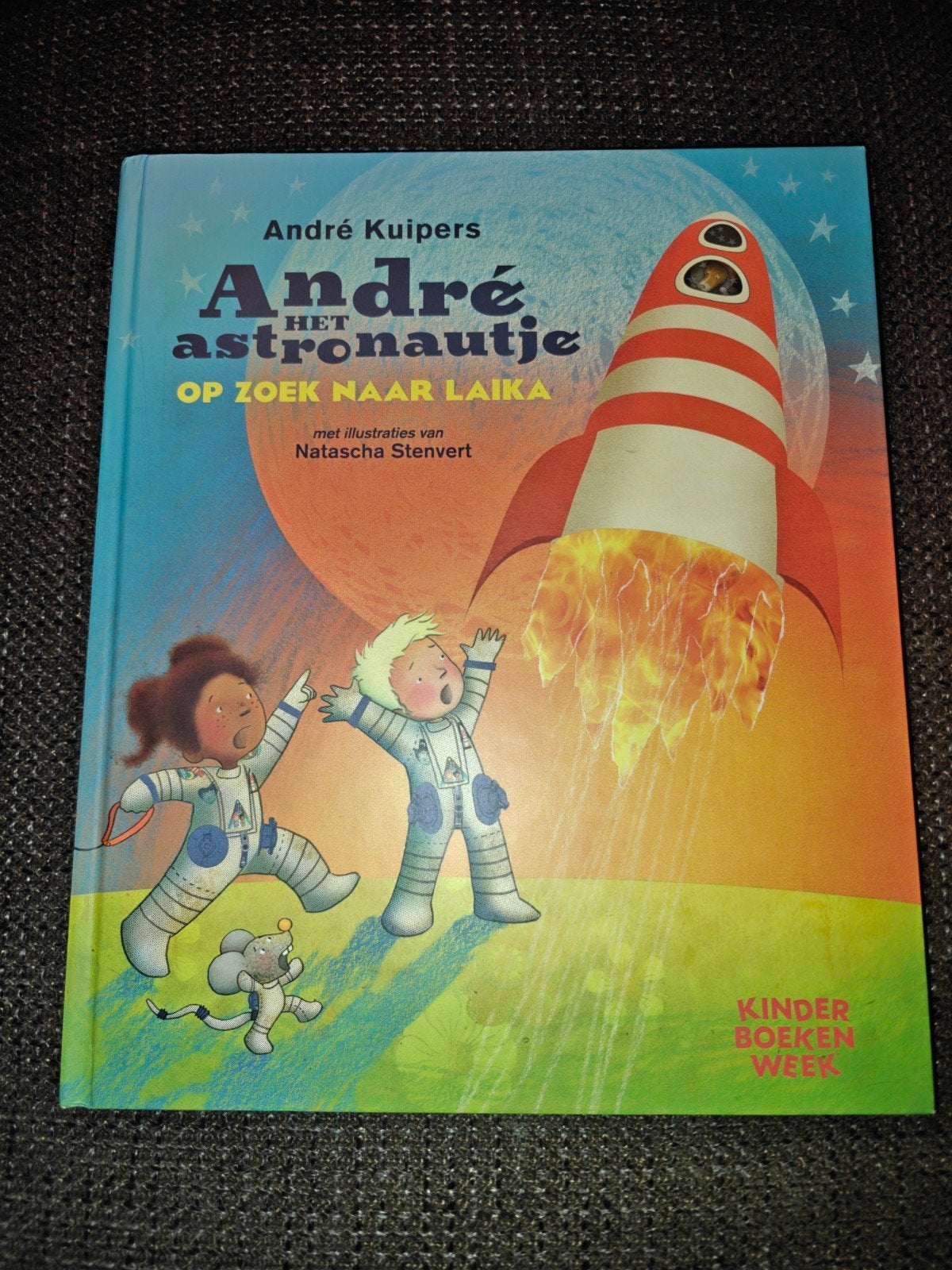 André het Astronautje: Op zoek naar Laika - André Kuipers, Ophalen of Verzenden, Zo goed als nieuw, André Kuipers, Fictie algemeen