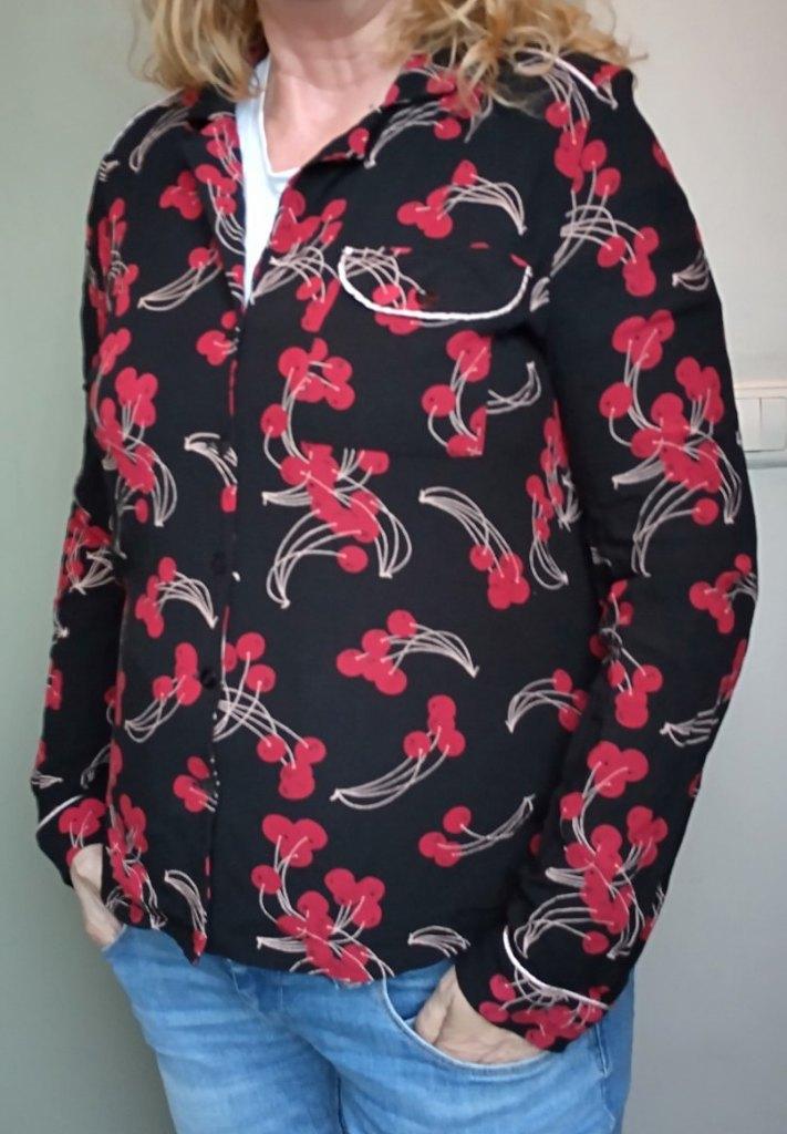 "Cherry" blouse King Louie zwart/rood maat 42, Kleding | Dames, Blouses en Tunieken, Zo goed als nieuw, Maat 42/44 (L), Zwart