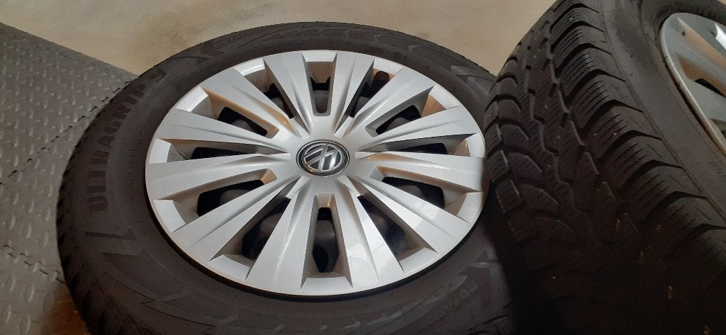 Winterbanden – 4 stuks incl. originele VW wieldoppen, Ophalen, Gebruikt