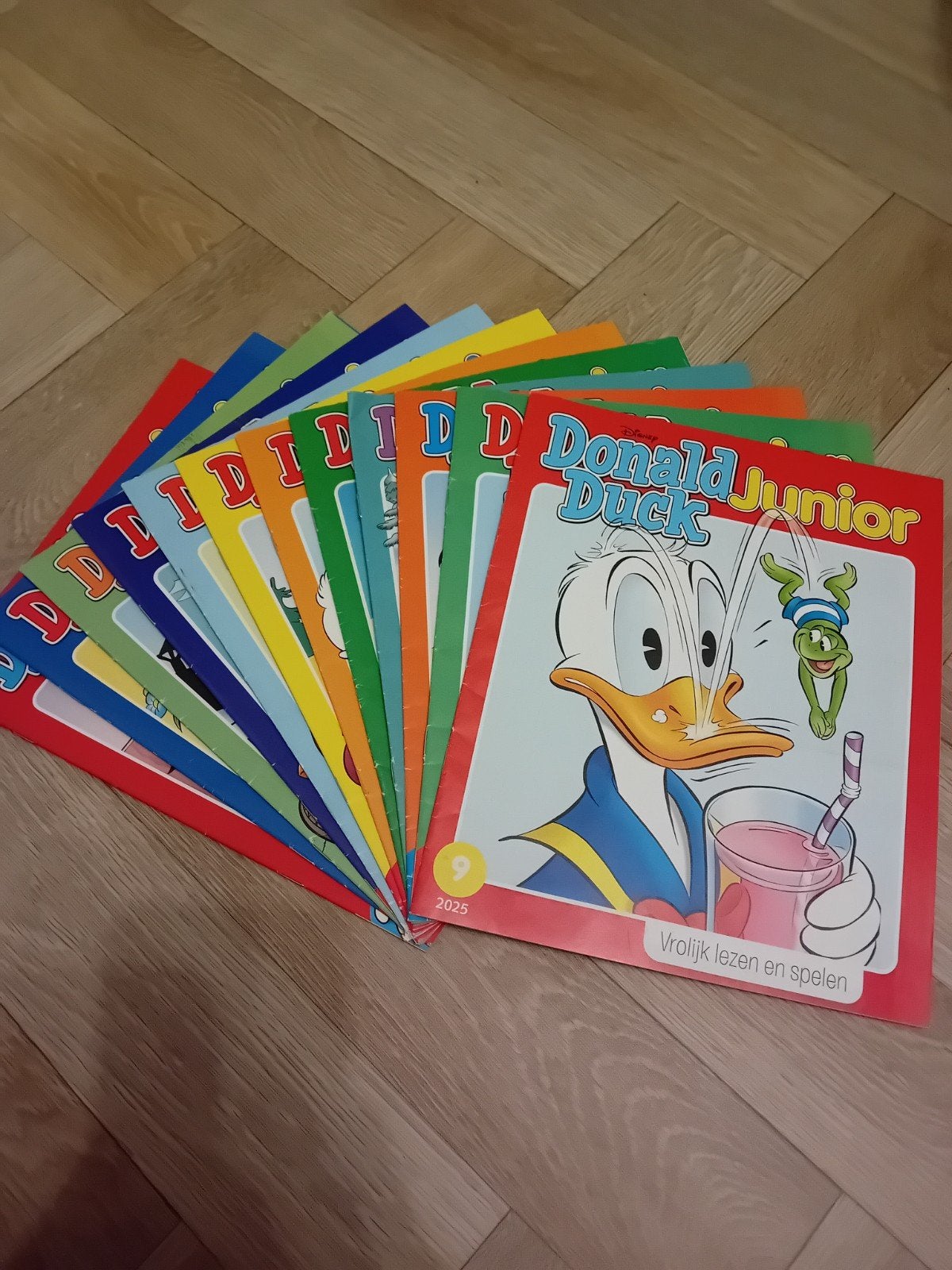 12x Donald Duck Junior GEEN puzzels en spellen gemaakt!, Europa, Ophalen of Verzenden, Zo goed als nieuw, Meerdere comics