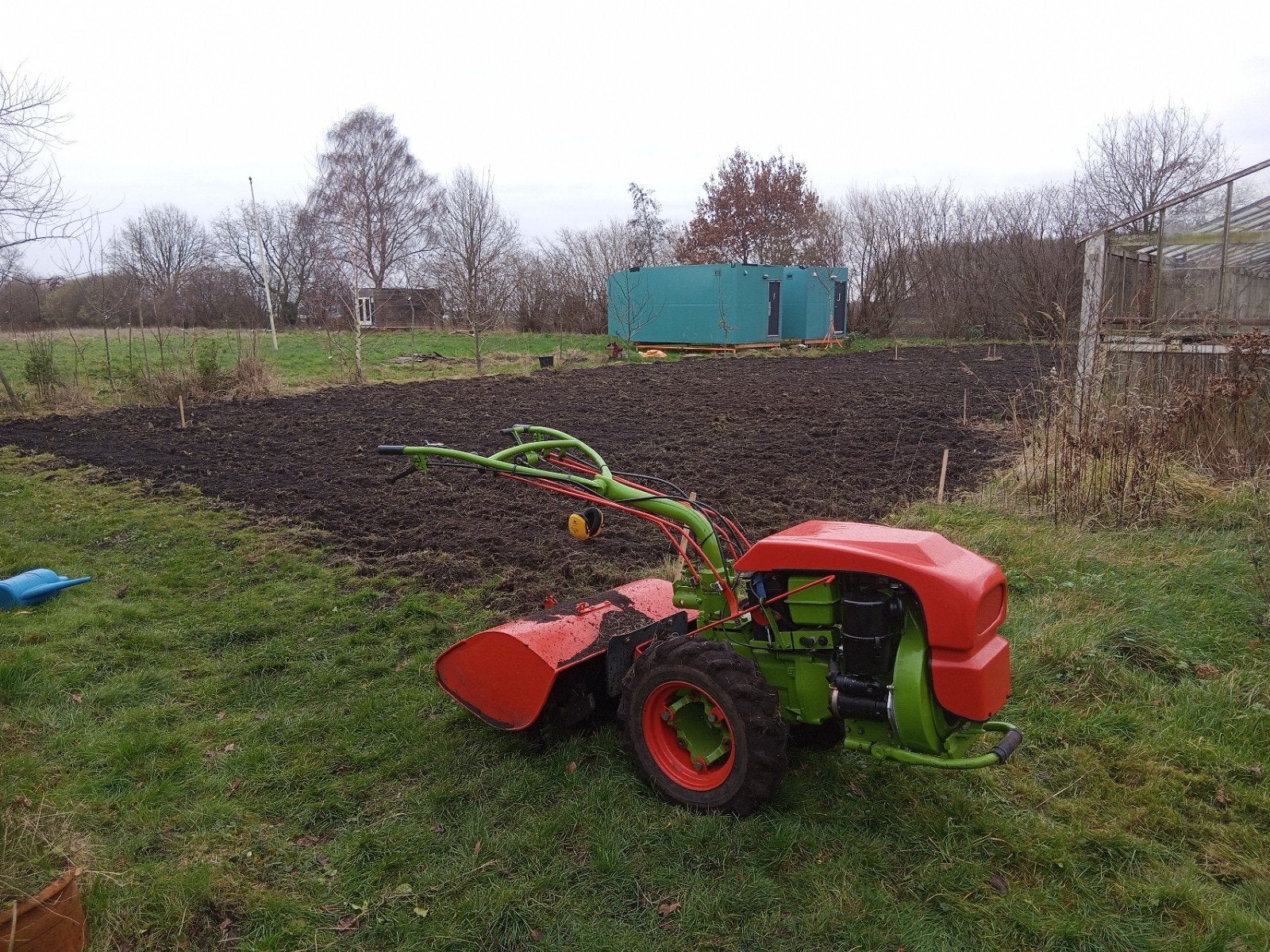 Tuinfrezen & spitten, hooiland & bermen maaien. Huur me in!, Benzine, Zo goed als nieuw, Tuinfrees, Ophalen