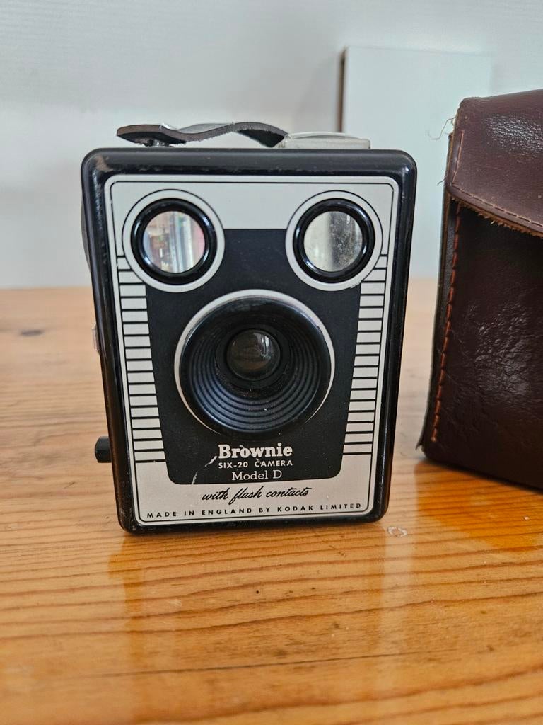 Vintage Kodak Brownie SIX-20 Camera Model D, Ophalen of Verzenden, Gebruikt, Polaroid, Kodak