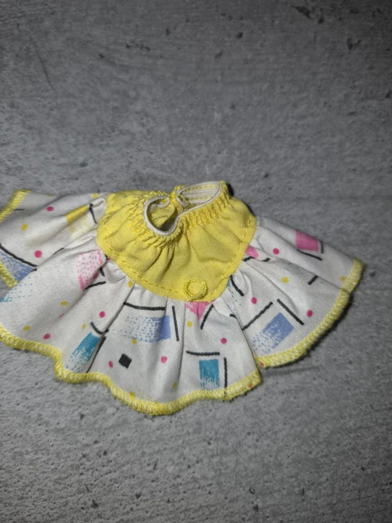 843 Vintage Barbie rokje met retro print, Verzamelen, Poppen, Ophalen of Verzenden, Gebruikt