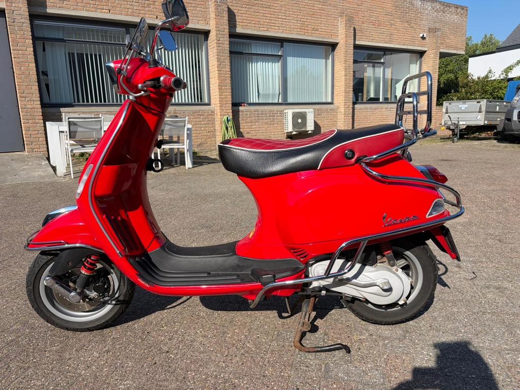 Vespa LX Sport 50cc - Stijlvolle Rode Scooter, Ophalen, Maximaal 45 km/u, Zo goed als nieuw, Benzine