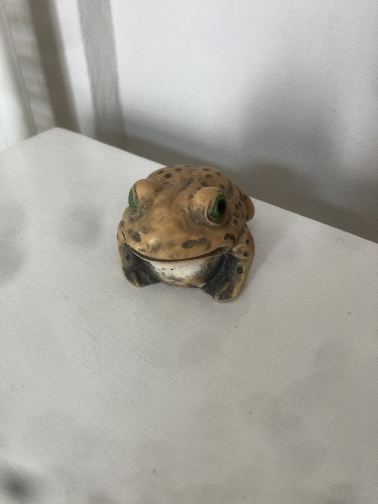 Een leuk vintage beeldje van een kikker., Ophalen of Verzenden, Zo goed als nieuw, Dier