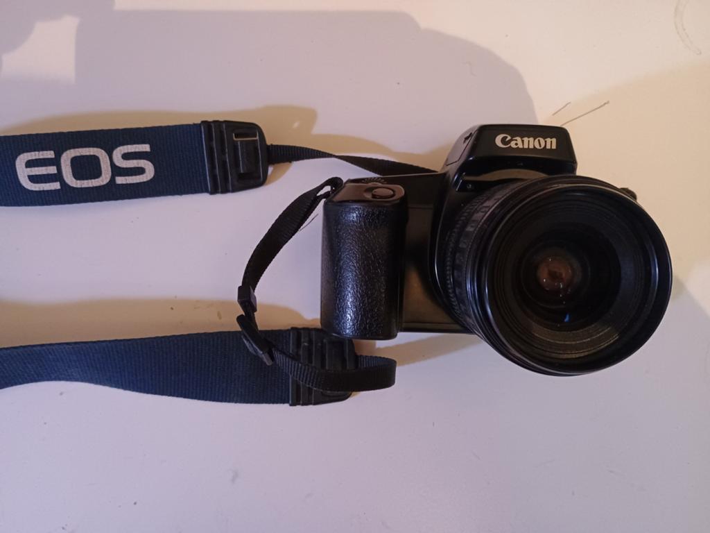Canon EOS 1000 35mm Analoge Spiegelreflexcamera met Lens, Audio, Tv en Foto, Fotocamera's Analoog, Ophalen of Verzenden, Zo goed als nieuw