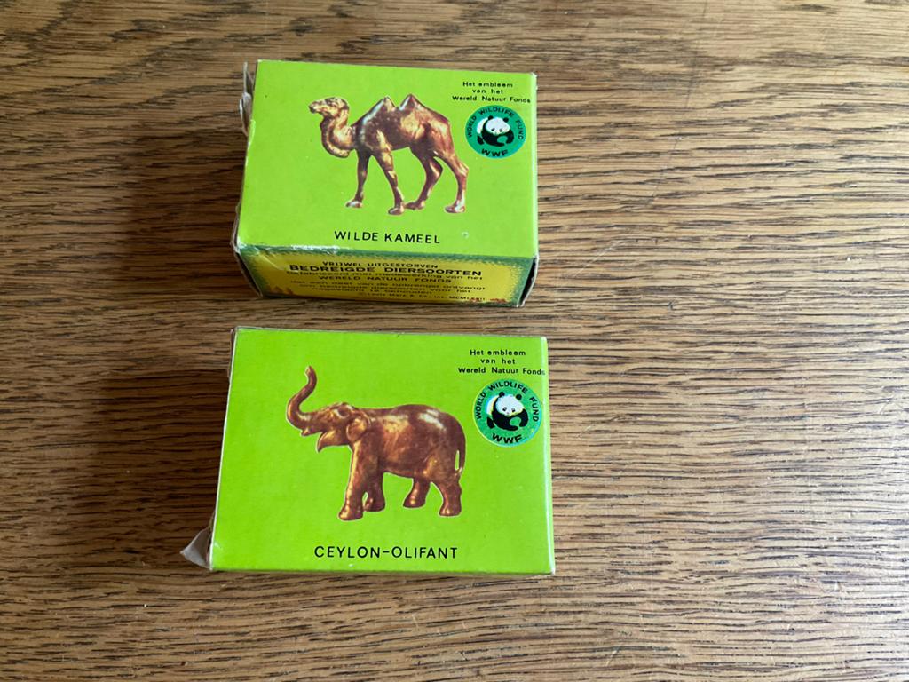 WWF Bedreigde Diersoorten - Kameel en Olifant Beeldjes, Ophalen of Verzenden