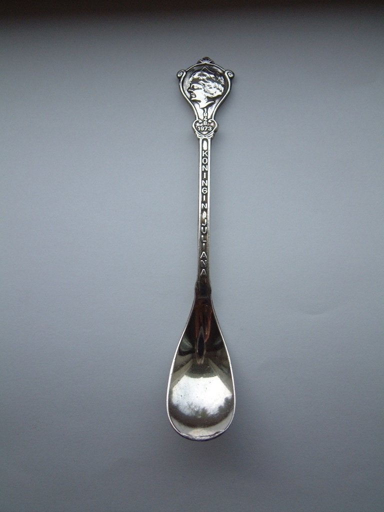 Mooi lepeltje van Juliana 1948-1973 van Sola elite 100, Ophalen of Verzenden, Gebruikt, Nederland, Speld(je) of Lepel(tje)