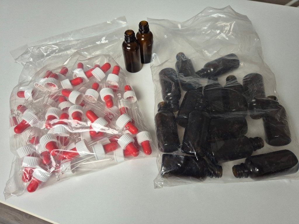 Apotheekflesjes met pipet, Ophalen