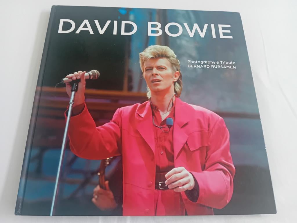 David Bowie by Bernard Rübsamen Niet leverbaar meer, Boeken, Ophalen of Verzenden, Artiest