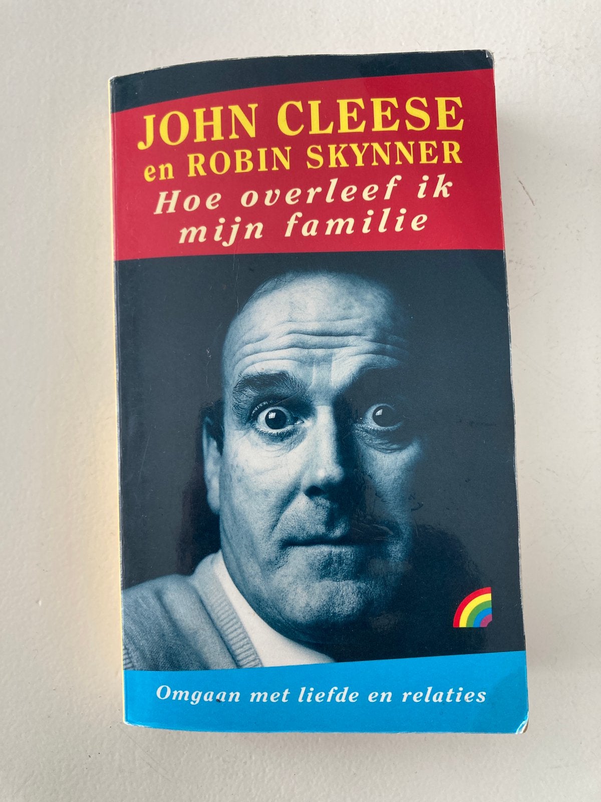 Boek - John Cleese - Hoe overleef ik mijn familie?, Ophalen of Verzenden, Gelezen
